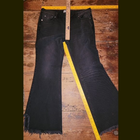 🆕️ We the Free People Vintage Flare Ruff frayed slit hem jeans Washed out black - Picture 12 of 15